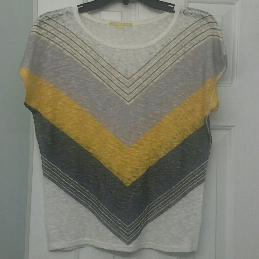 Short sleeve knit top